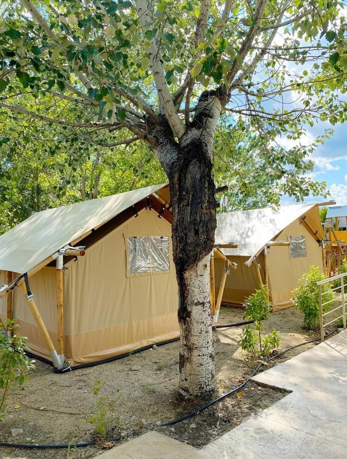 Mareleon Camping Ofrínion Eksteriør bilde